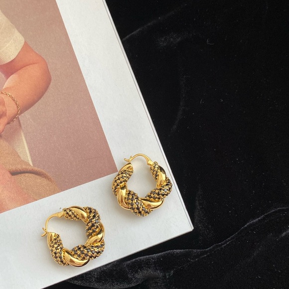 CRYSTAL HAZE Chain Reaction Croissant Hoop Earrings - Picture 4 of 6